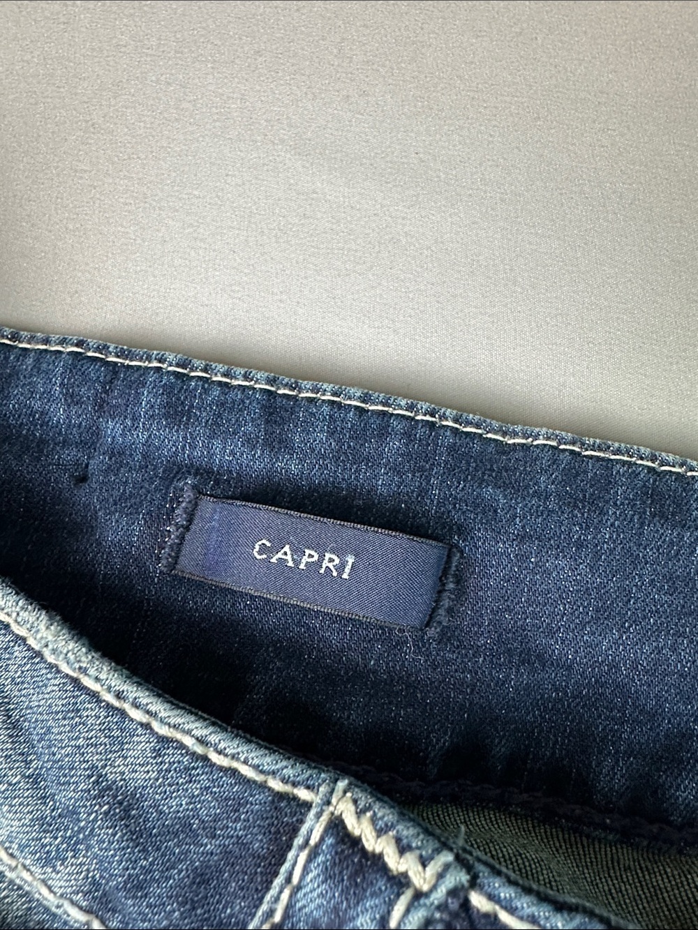 Vigoss Heritage Fit Faded Blue Capri Jeans Size 20 Plus Whisker Thick Stitch - Picture 4 of 13